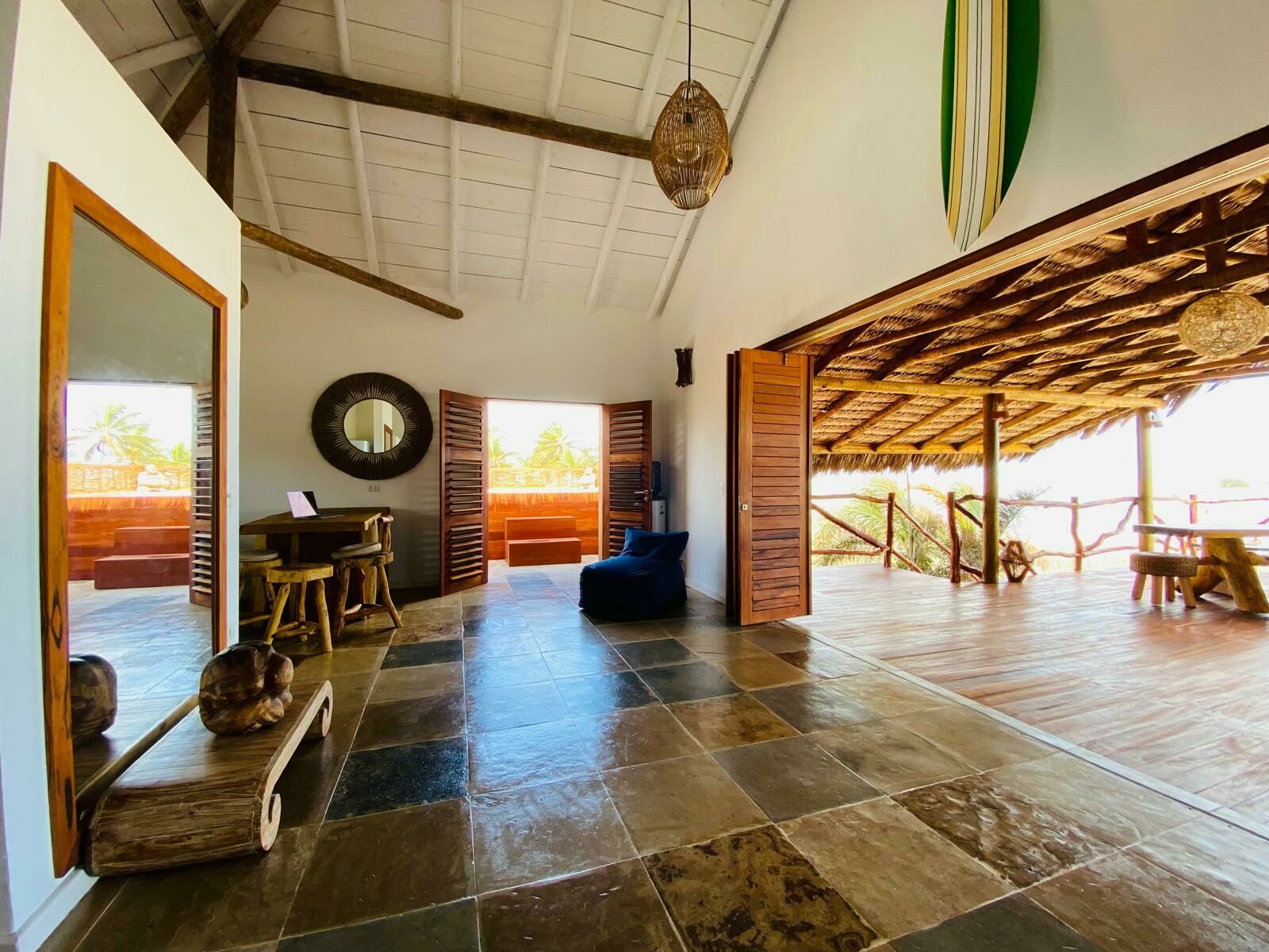 Imagem de Casa frente ao mar e ao rio, com piscina e varanda na Ilha do Guajiru